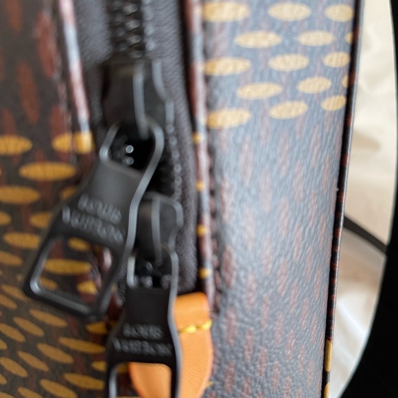 Mens lv drip backpack authentic like new - Picture 7 of 8